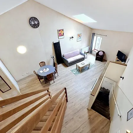Duplex Spacieux Calme A Deux Pas Du Centre-ville Apartment *